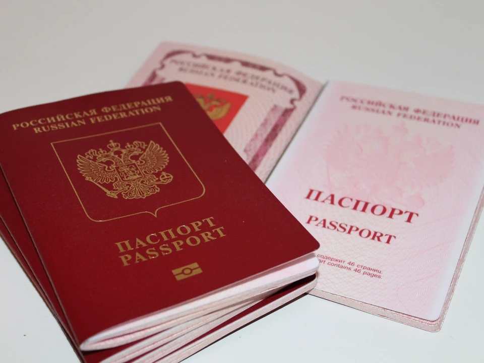 Дпетута Госдумы РФ предложил разбрасывать российские паспорта всем русским людям в Молдове (Фото: Regnum.ru).