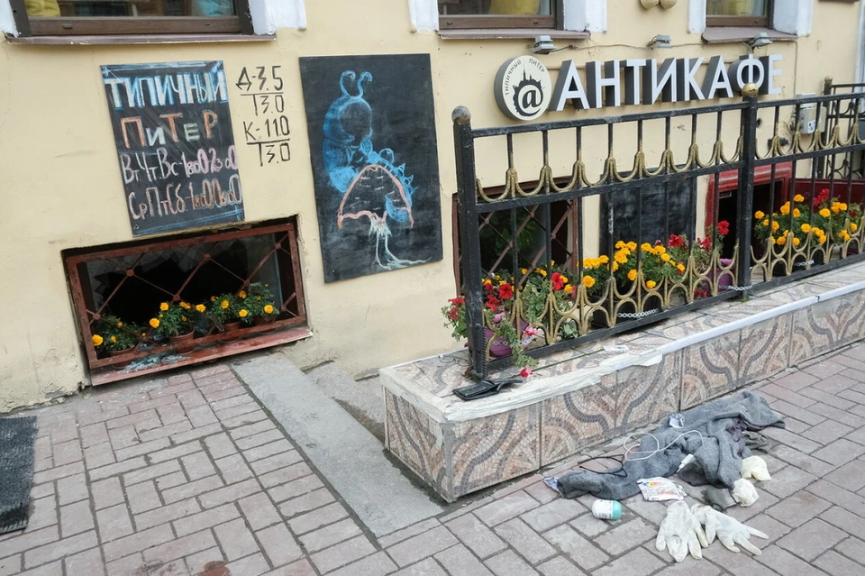 От "Теплосети Санкт-Петербурга" требуют 6 млн рублей компенсации за гибель студента после прорыва трубы в кафе.