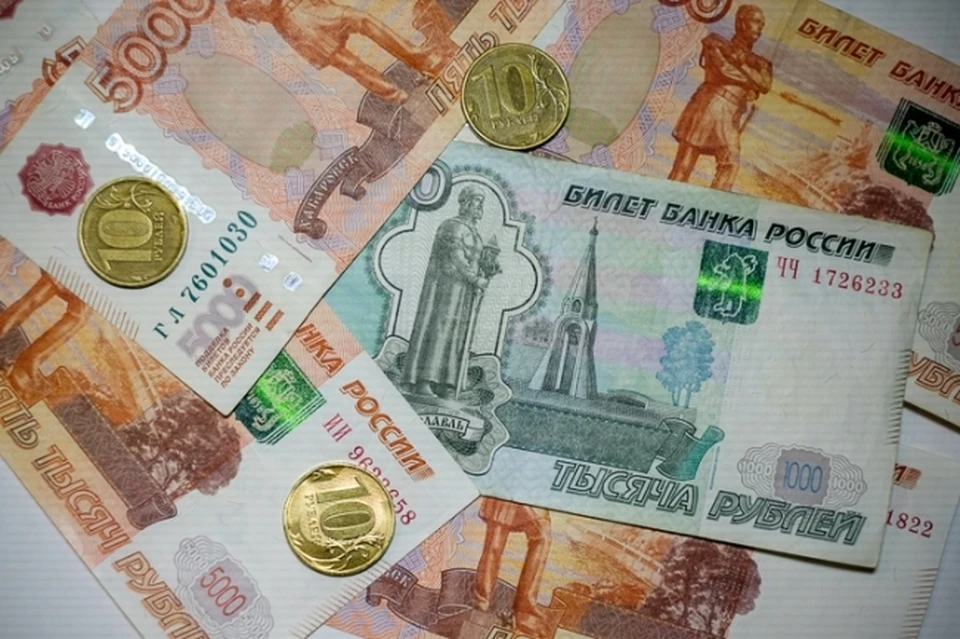 Более трети россиян занимают деньги до зарплаты у друзей и знакомых