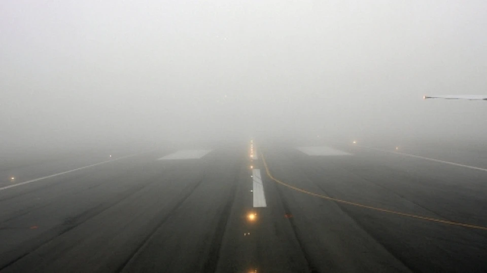 Густой туман помешал работе кишиневского аэропорта (Фото: mamaplus.md).