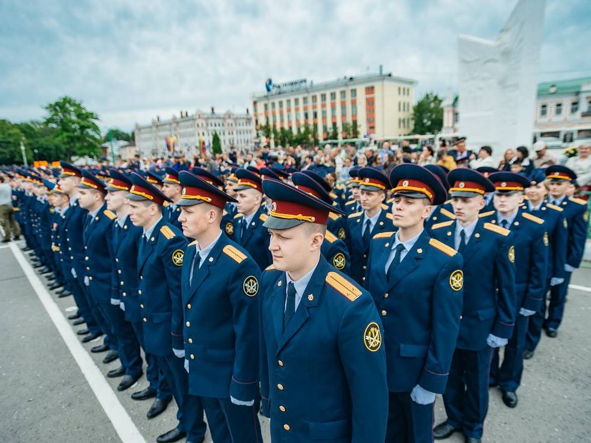 Работа в УИС: за трудности службы - стабильная зарплата, помощь в покупке  жилья и забота о здоровье - KP.RU