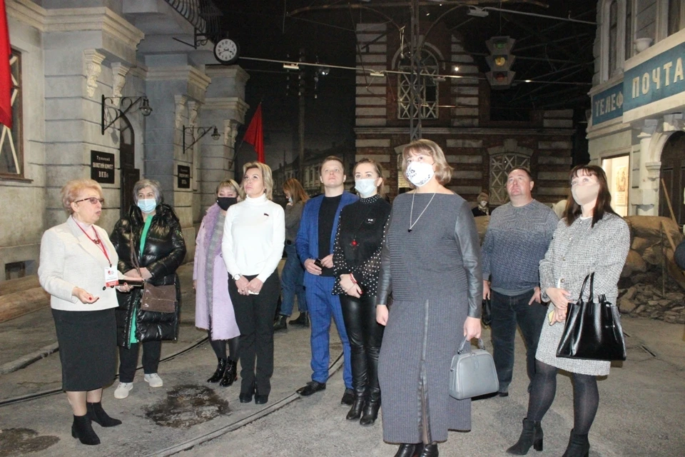 Мэр Тулы Ольга Слюсарева и депутаты Тульской городской Думы посетили музей обороны.
