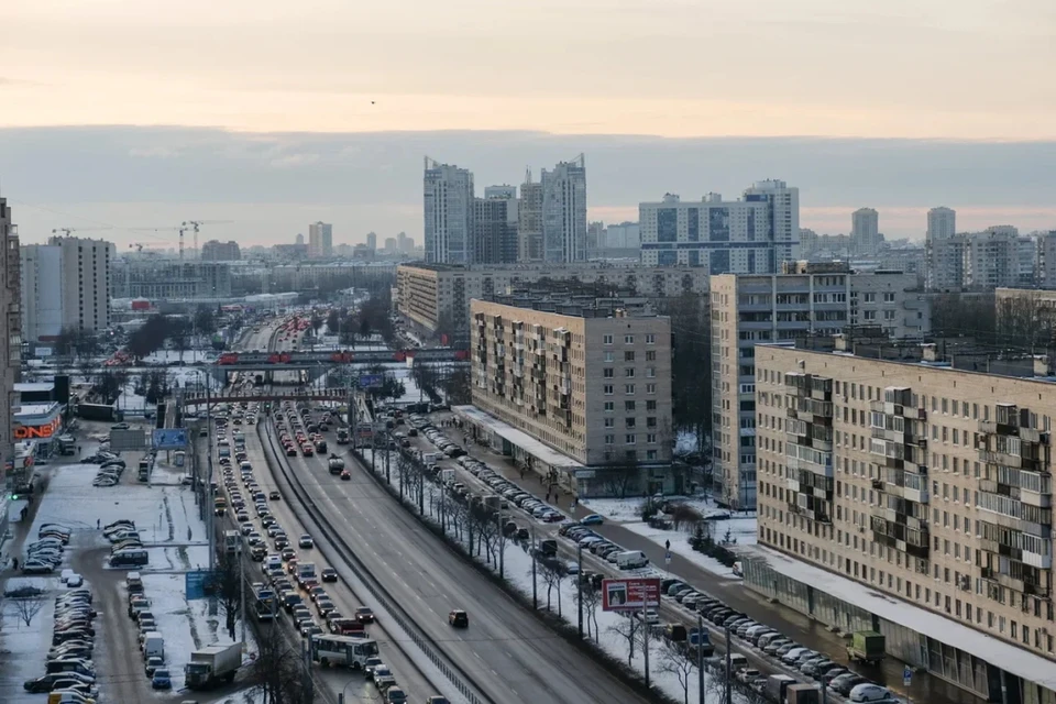 9-балльные пробки опять сковали движение транспорта в Петербурге.