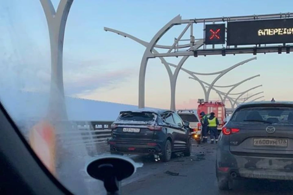 Пробка собралась из-за аварии на ЗСД Петербурга