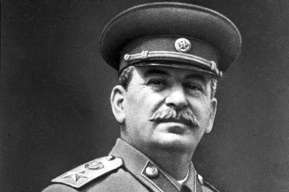 Сталин — герой всего для 9% людей старше 60 лет. Эта часть респондентов либо помнят свои впечатления от сталинских лет, либо не забыло разговоры родителей о той эпохе