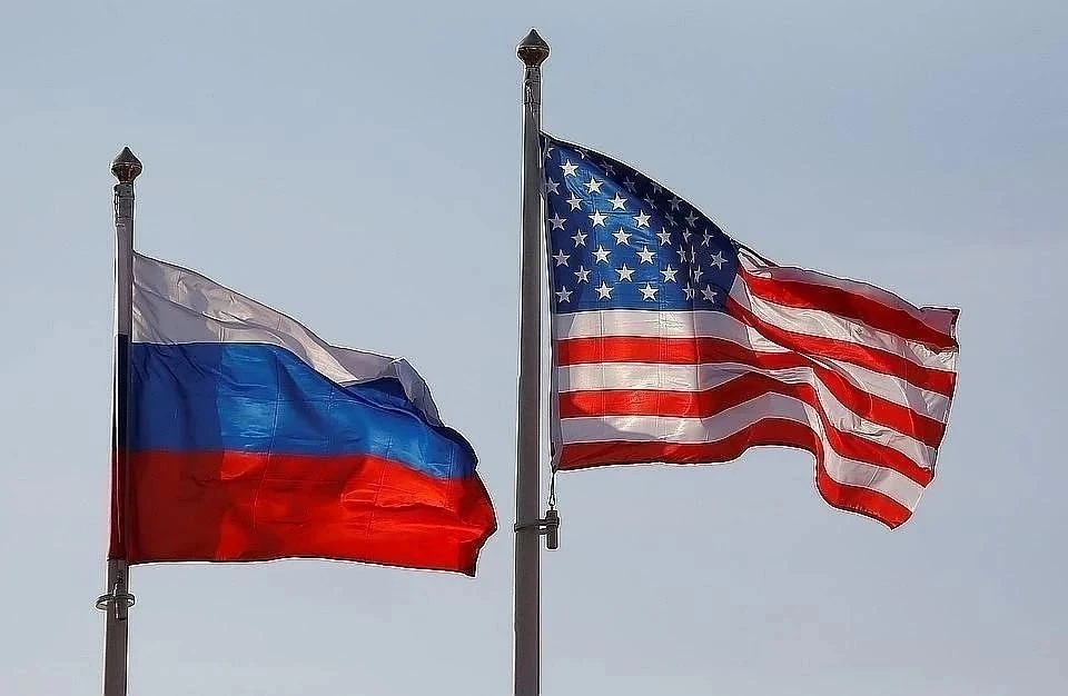 МИД РФ вручил посольству США ноту протеста в связи с маневрами американской авиации на Черным морем
