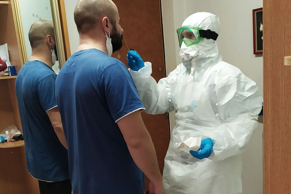 Центр "Вектор" получил образцы биологических материалов людей, зараженных штаммом "омикрон".