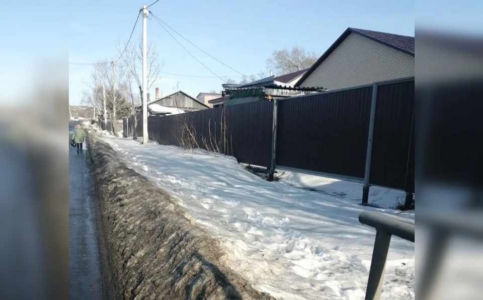 Очистить тротуары от снега пообещали до 20 декабря. Фото: instagram.com/chernosliv18