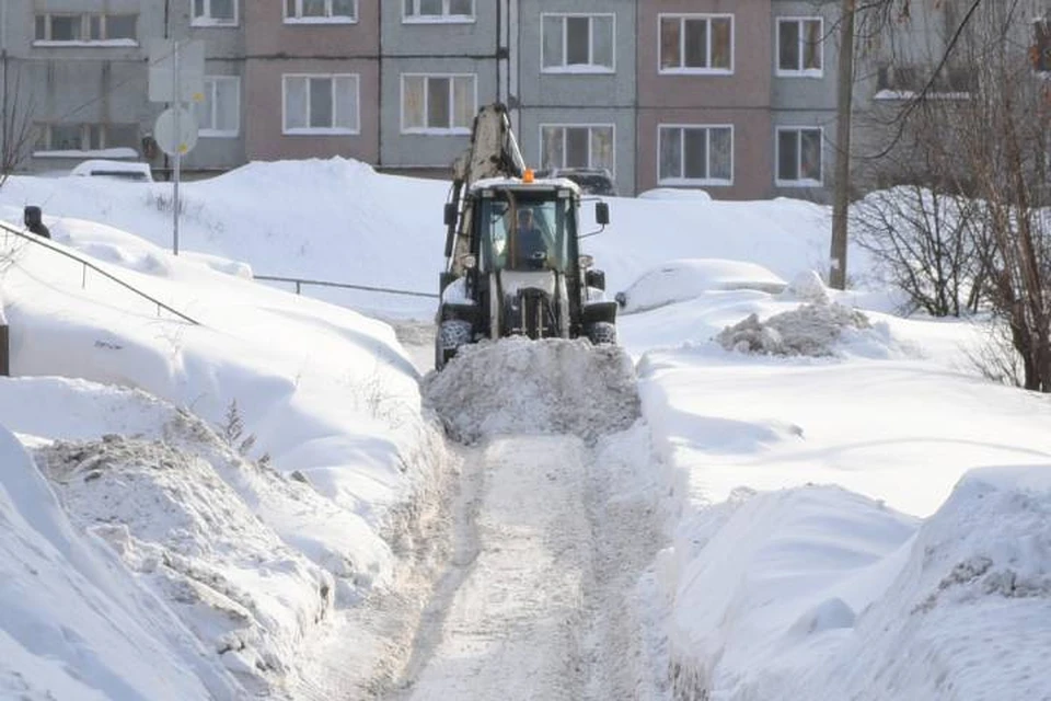 Придомовые территории должны очищаться от снега ежедневно. Фото: admkirov.ru