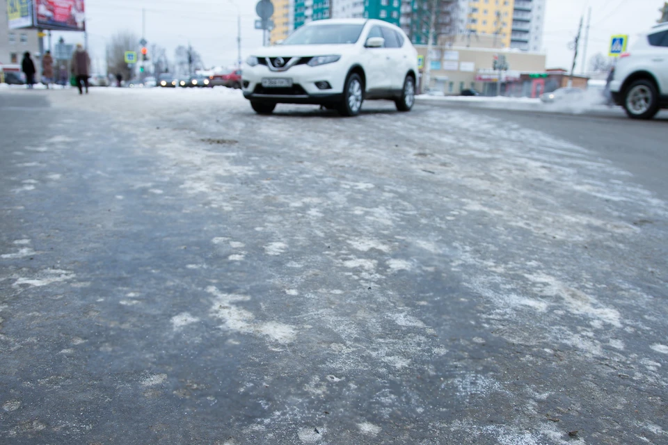 С начала первых заморозков в травматологию Ижевска обратились 323 человека, пострадавших в результате падения на обледенелом тротуаре. Фото: Диля Ахмадишина