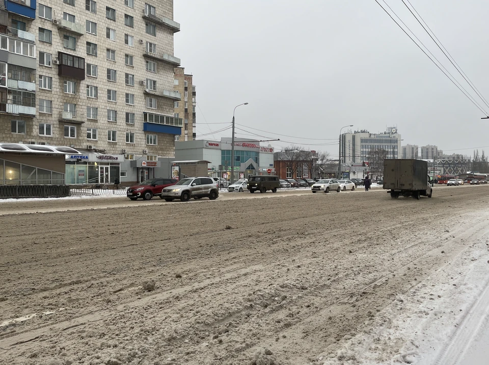 Дорожные службы просят казанцев не парковать автомобили вдоль проезжей части, так как они могут помешать работе спецтехники.