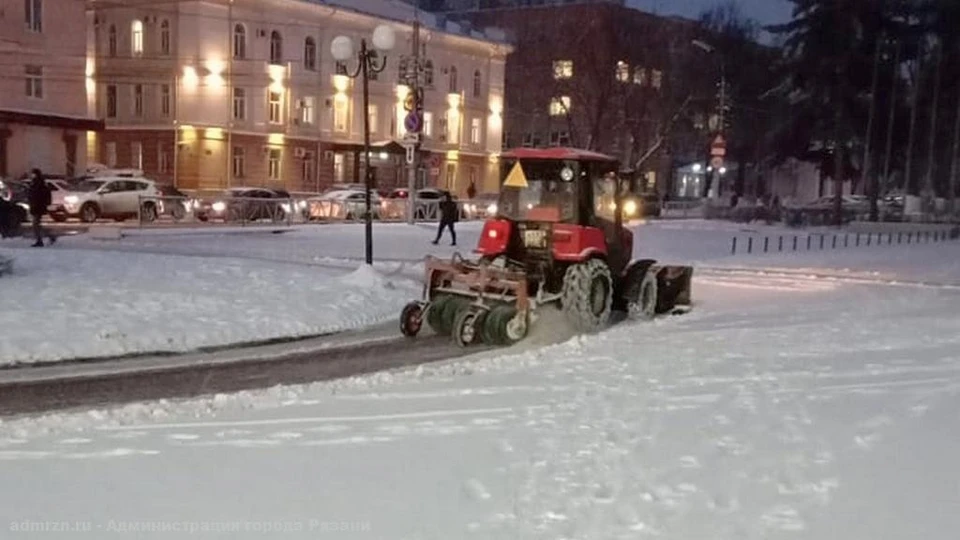 За ночь коммунальщики вывезли 124 кубометра снега с улиц Рязани.