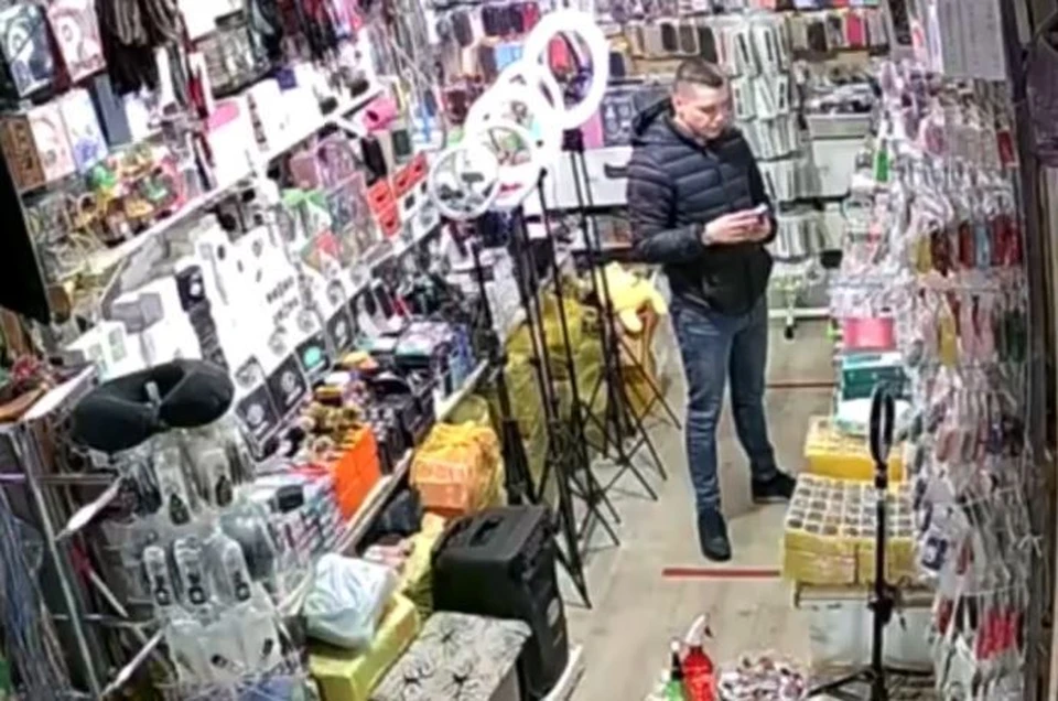 Расплатившегося фальшивой купюрой иркутянина разыскивает полиция
