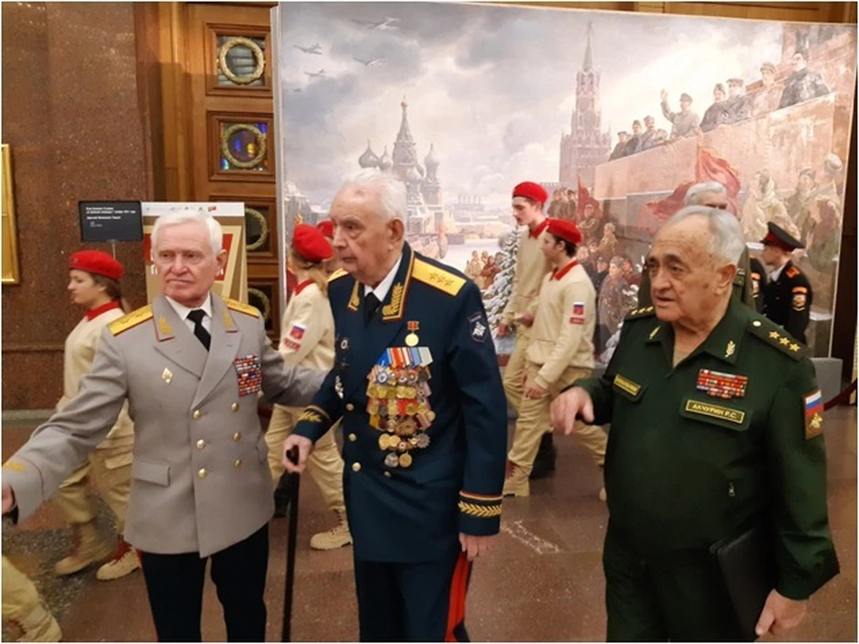 Борис Уткин (в центре): «Парад 1941 года я называю «путеводной звездой». Фото предоставлено Благотворительным фондом Доверие