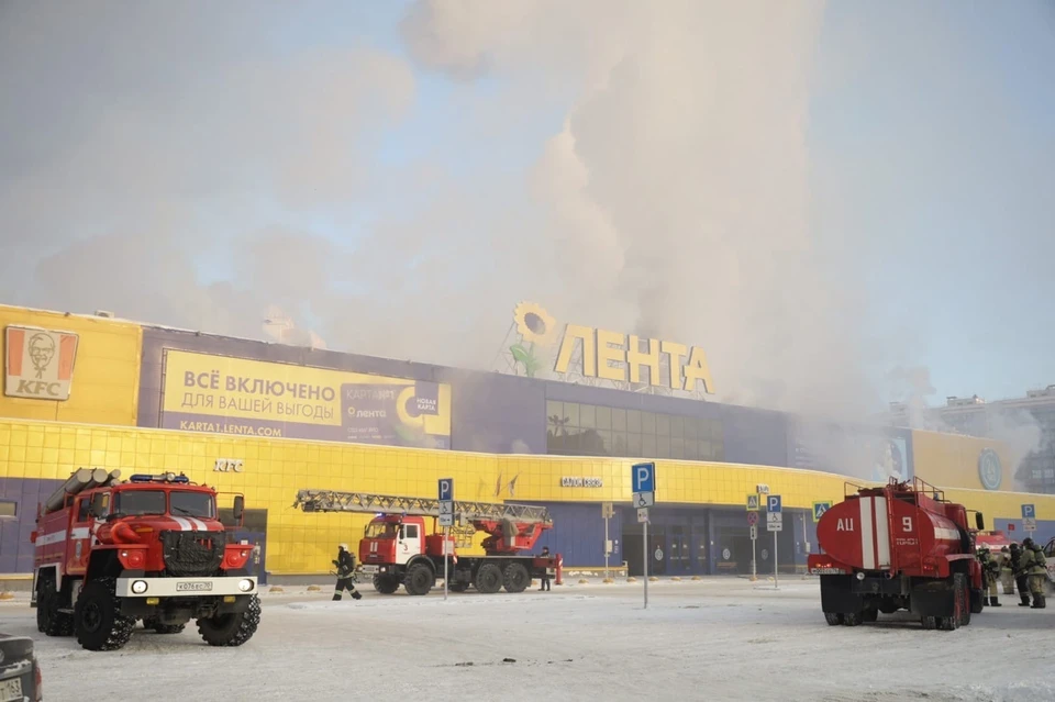 Пожар в магазине на Елизаровых, 13, начался около 15.00.