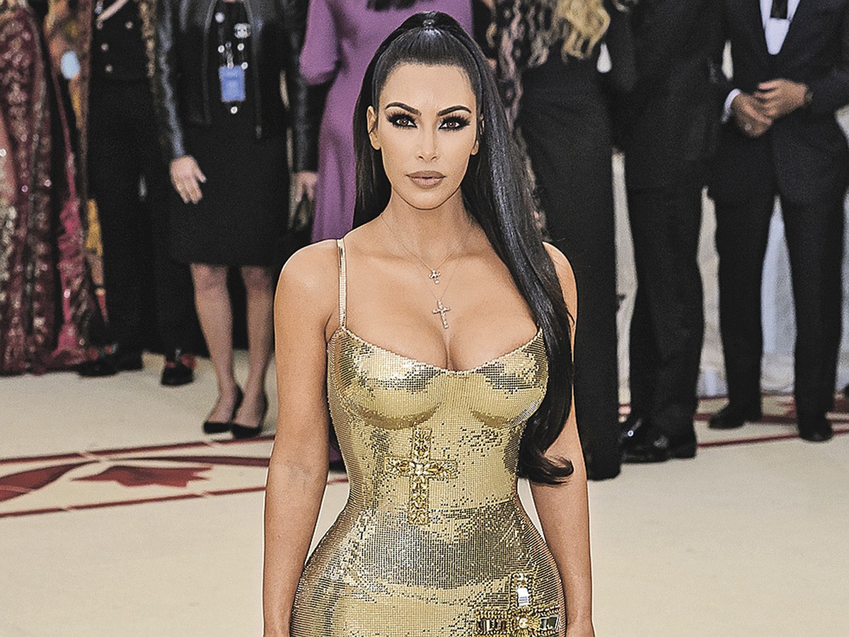 Белый ей к лицу! Новый выход Ким Кардашьян - модные тенденции 2021 Белый ей к лицу! Новый выход Ким Кардашьян - модные тенденции 2021