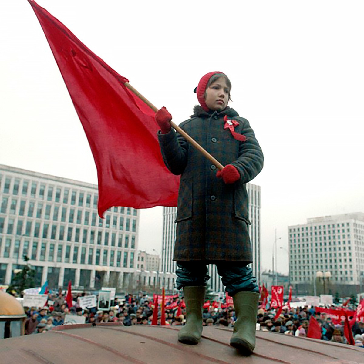 Хрустальный конек тюмень. Захват здания кгб в грозном 1991. Катастрофа ан-24 под амдермой. 16. 16.