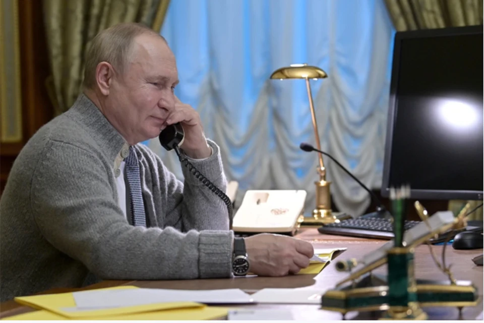 Владимир Путин пообещал исполнить желания трех юных россиян, которые рассказали их "Ёлке желаний". Фото: Фото: Алексей Никольский/пресс-служба президента РФ/ТАСС.