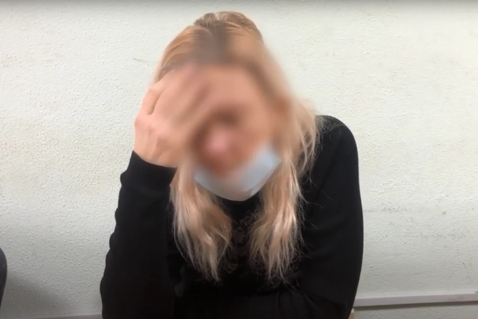 Жертва мошенников послушно выполняла все их требования.