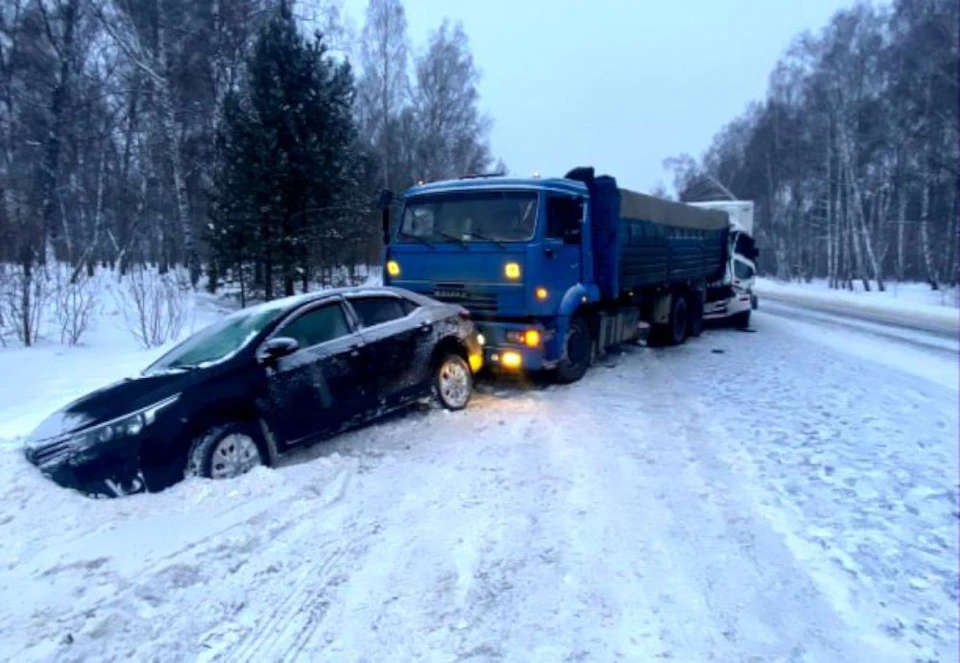 Предположительный виновник аварии погиб в ДТП на трассе...