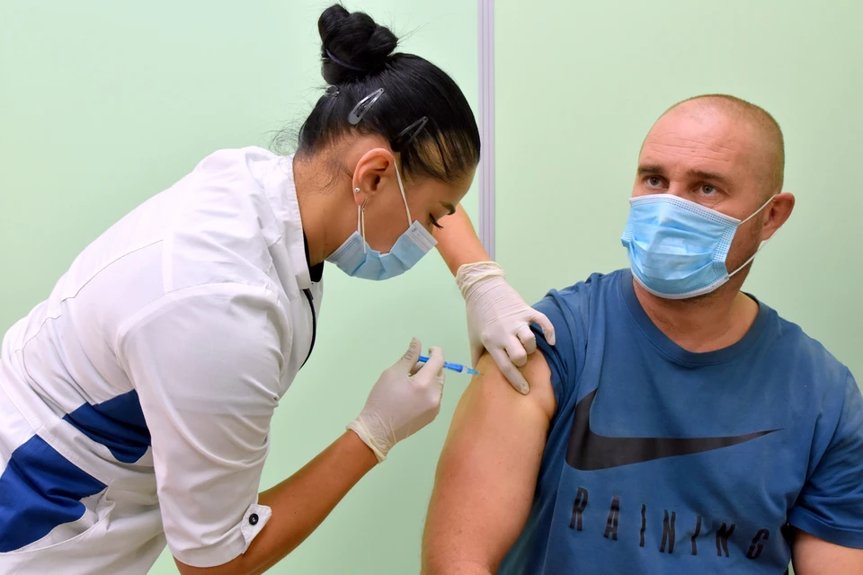 В Крыму проходит вакцинация от ковида.