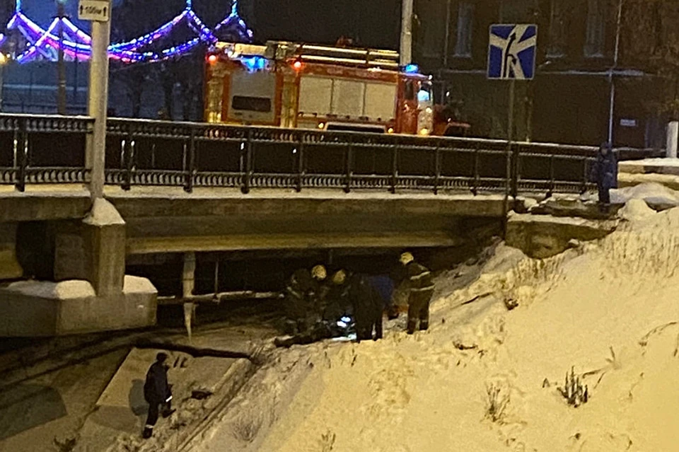 Сначала на помощь мужчине пришли спасатели. Фото: VK/Тверь ВКонтакте/Александр Ветров