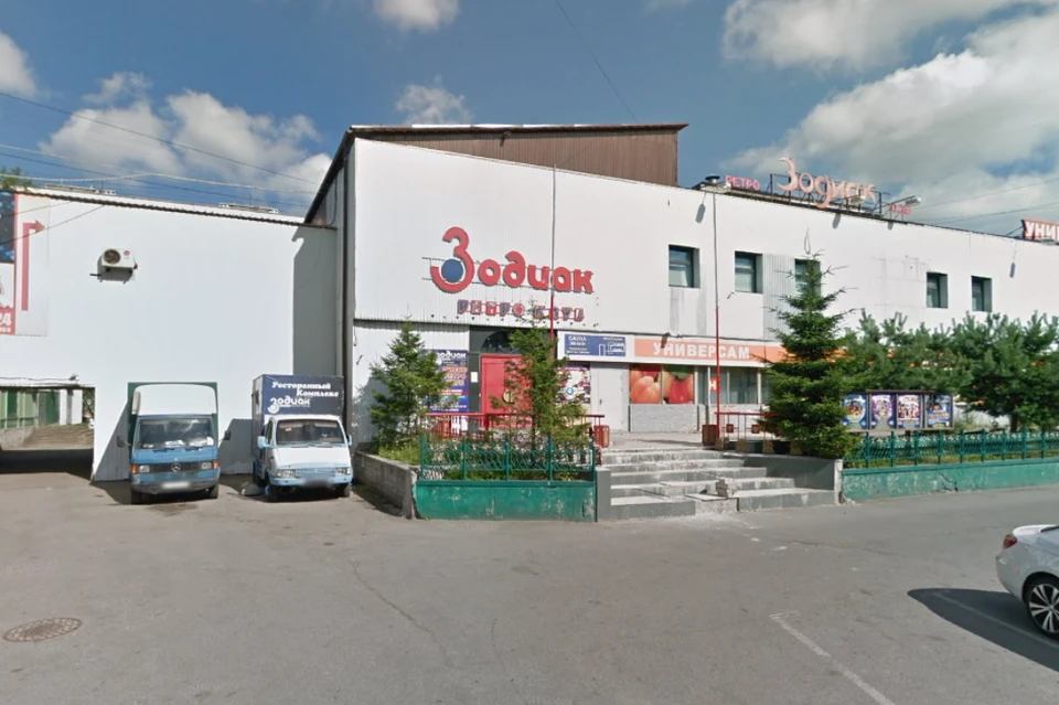 В Купчино загорелась дверь в ночном клубе "Зодиак". Фото: google.com/maps
