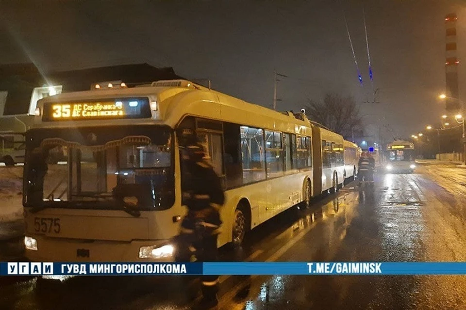 Водитель троллейбуса погибла, поправляя дуги токоприемника. Фото: УГАИ ГУВД Мингорисполкома