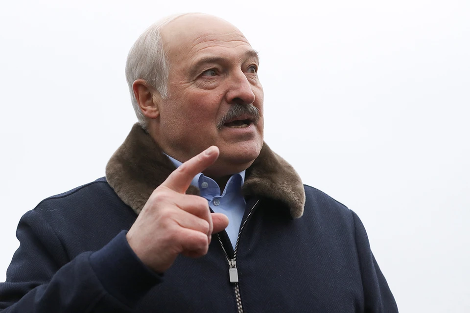 Президент Белоруссии Александр Лукашенко заявил, что протестующие в Казахстане целенаправленно захватывают аэропорты, чтобы не допустить прибытия миротворческих сил ОДКБ.