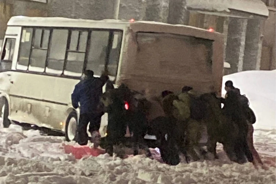 Рассказываем, с какими последствиями снегопада в Нижнем Новгороде пришлось столкнуться горожанам. Источник: Регион-52 | Нижний Новгород