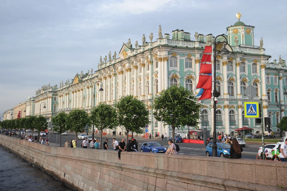 Эрмитаж перекрасят в пастельный цвет.