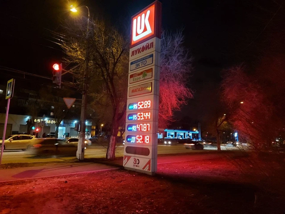 Такие цены волгоградцы наблюдали на заправках за неделю до Нового года.