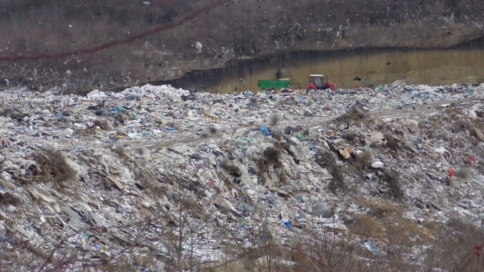 Мусорная свалка у села Бошкана, расположенная недалеко от границы муниципия Кишинев, не соответствует нормам и провоцирует экологическую катастрофу. Фото:ionceban.md