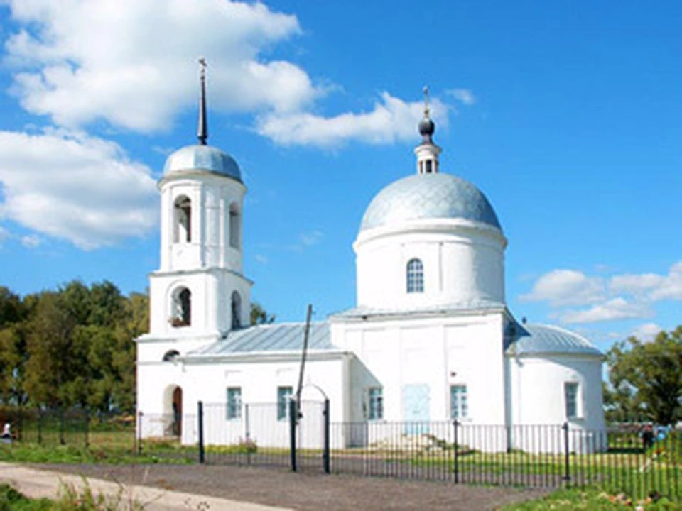 Отец Александр был настоятелем этой маленькой церкви в селе Сатино-Русское