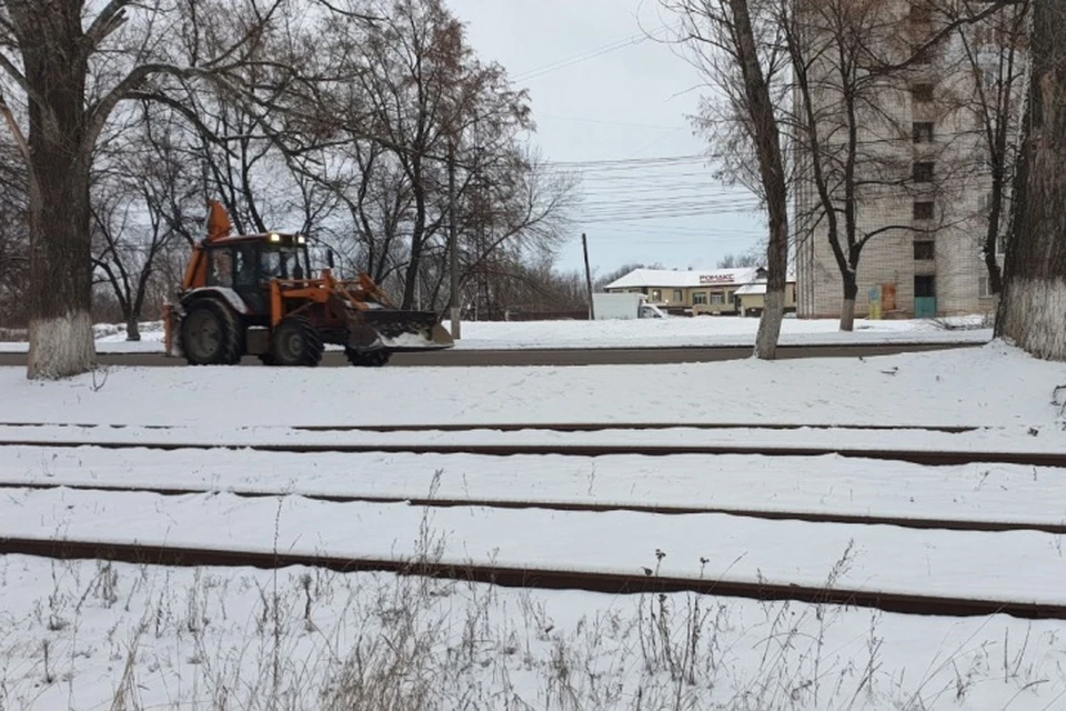 На дорогах Курска снег убирает 41 единица техники