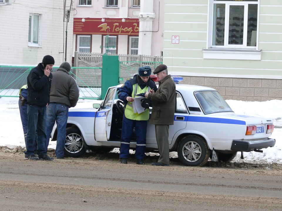 Сама полиция. Гаишники летом Воронеж. Полицию и машина его.