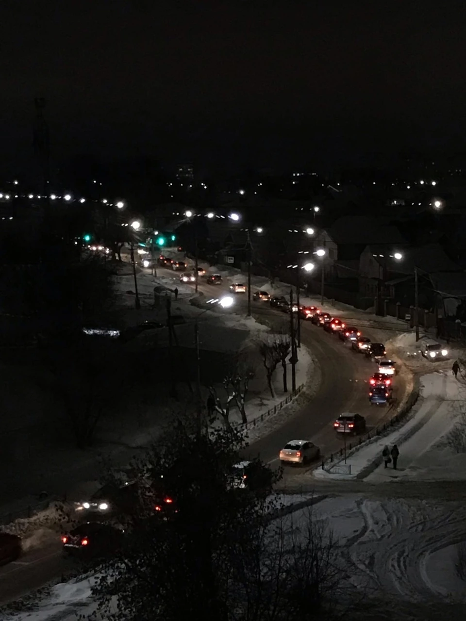 Перекресток ночью. Кострома перекресток Шагова и Калиновская. Перекресток Шагова и Ивана Сусанина. Кострома пожар на перекрёстке Шагова Энгельса.