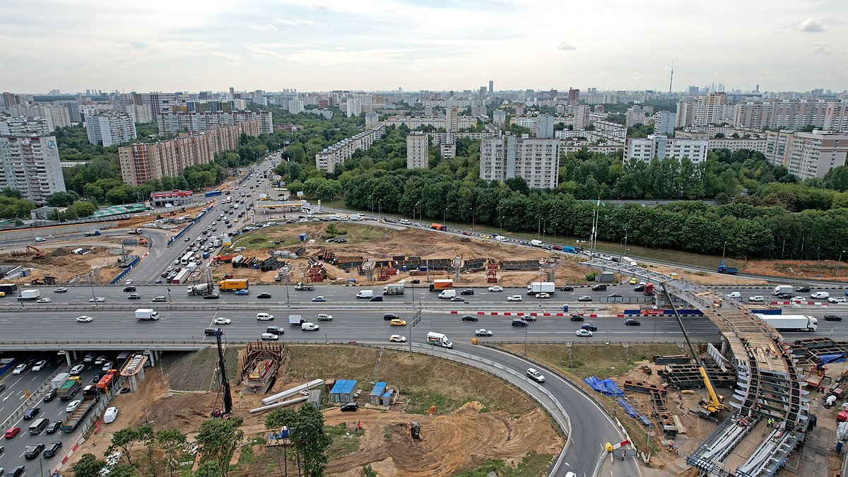 В каких районах Москвы построят новые дороги в 2022 году: Развязка с  Осташковским шоссе - на МКАДе, эстакада - на Северо-Восточной хорде - KP.RU