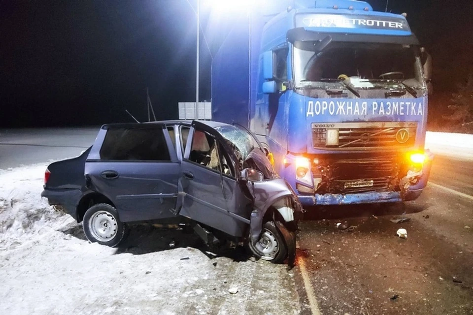 Дтп пермь екатеринбург сегодня с фурой фото В смертельном ДТП на трассе Пермь-Екатеринбург погиб водитель легковушки - KP.RU