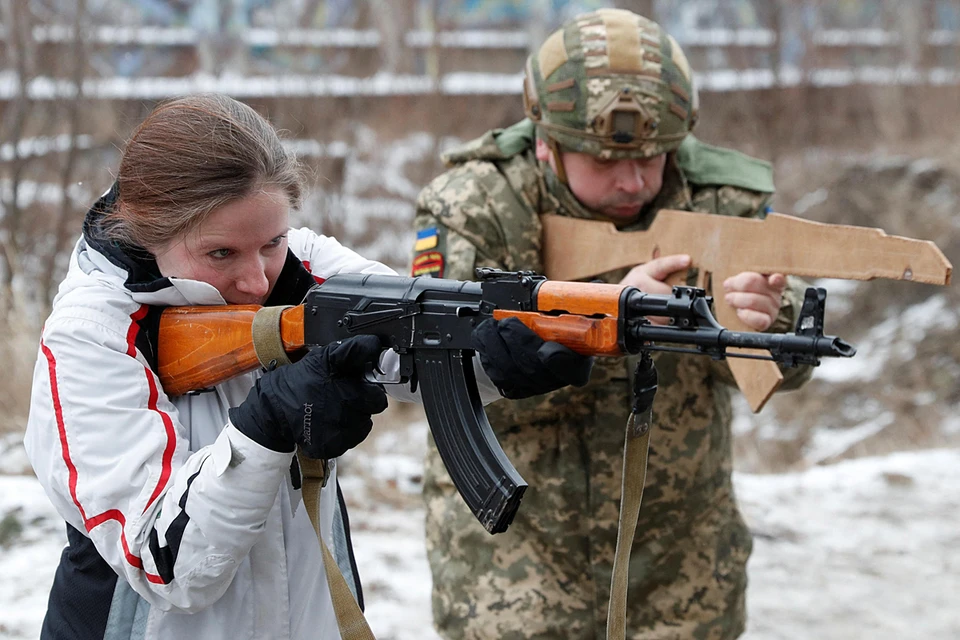 В Киеве тем временем продолжается набор резервистов территориальной обороны