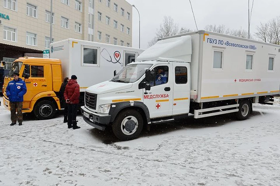 В Кудрово и Мурино направлены два передвижных медицинских комплекса, в ближайшее время здесь откроются мобильные поликлиники. Фото: пресс-служба правительства Ленинградской области.