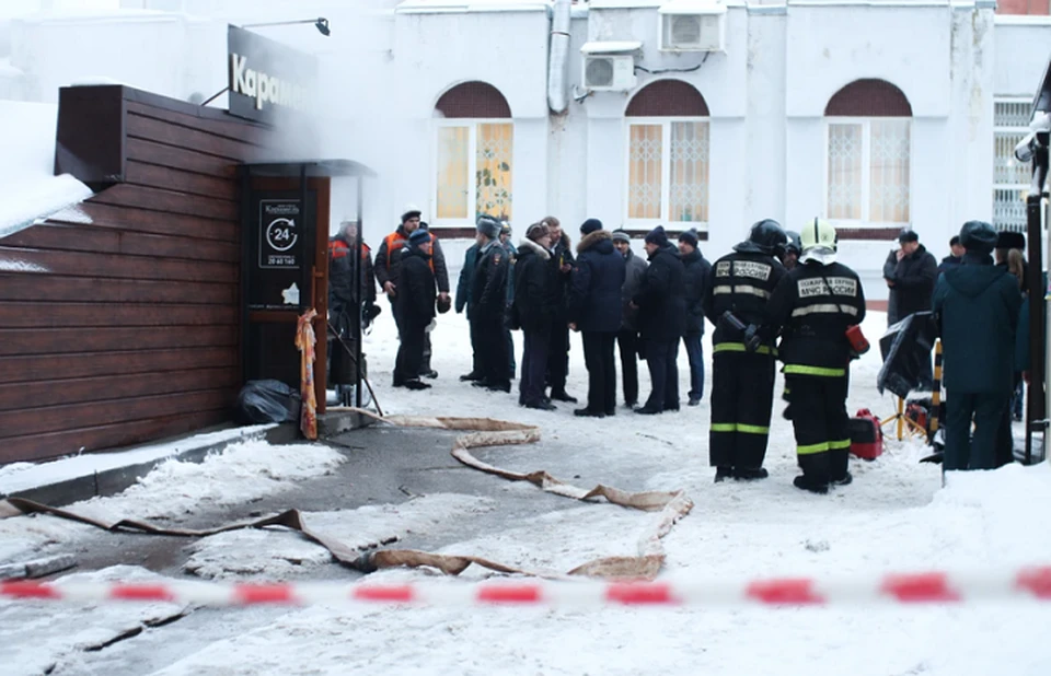 Отель располагался в цокольном этаже.