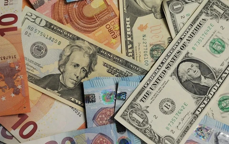 На закупки золота и валюты ежедневно планируется тратить 33,4 млрд рублей