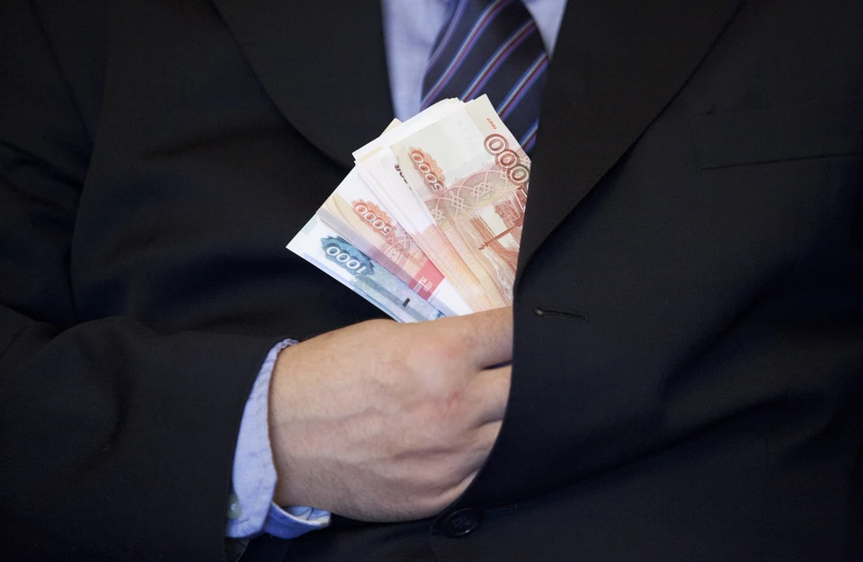 Генеральный директор строительной фирмы два месяца удерживал зарплату сотрудникам.