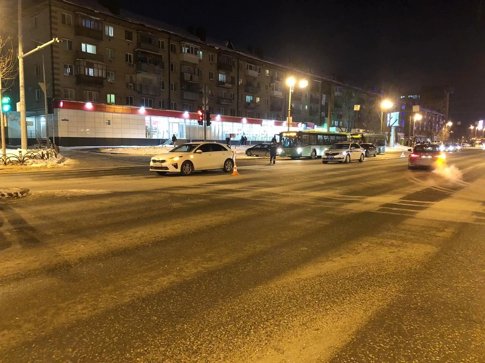 В Тюмени пьяный водитель с полувековым стажем за рулем спровоцировал ДТП.