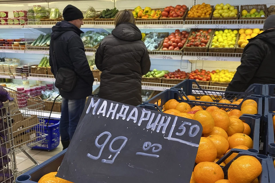 Жизнь в ДНР и ЛНР налаживается, кафе и магазины — полные, но войну с Киевом здесь все равно считают неизбежной