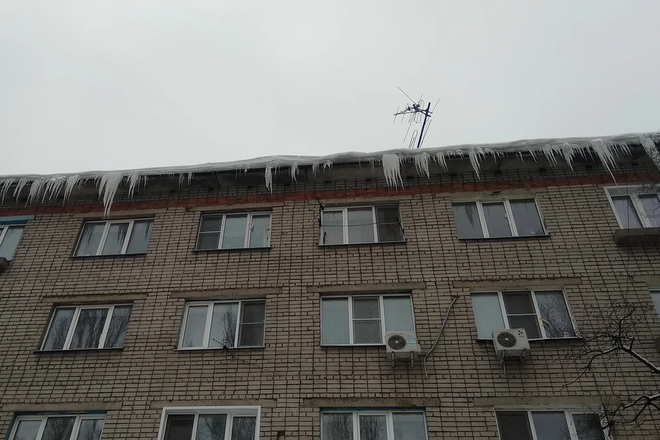 Липецкая прокуратура наказывает тех, кто плохо расчищает улицы от снега и не сбивает сосульки