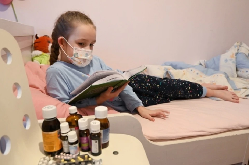 Большая часть заболевших ребят сейчас лечится на дому.