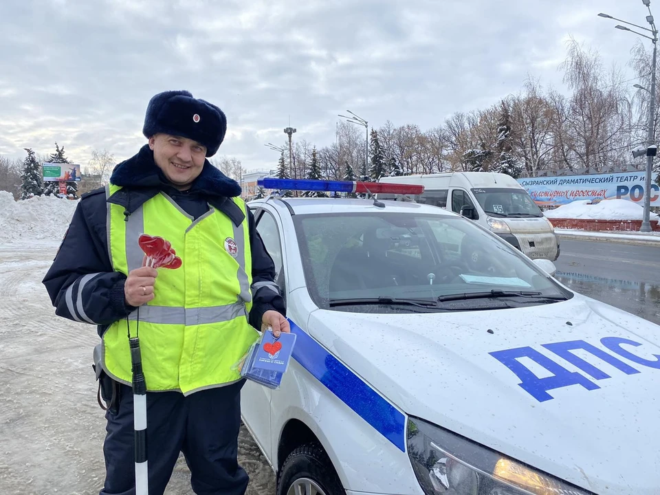 Инспектор призвал соблюдать правила дорожного движения. Фото: ГУ МВД России по Самарской области