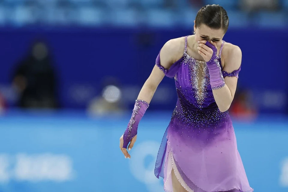 Российская фигуристка Камила Валиева расплакалась после выступления, в котором совершила ошибку.